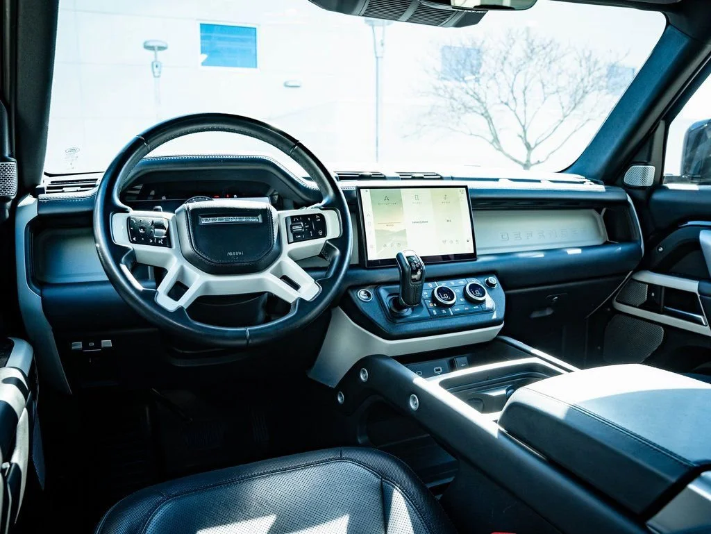 2023 Land Rover Defender X-Dynamic SE - Photo 4