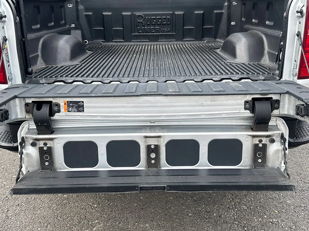 Used 2022 Silver Chevrolet Custom image 18