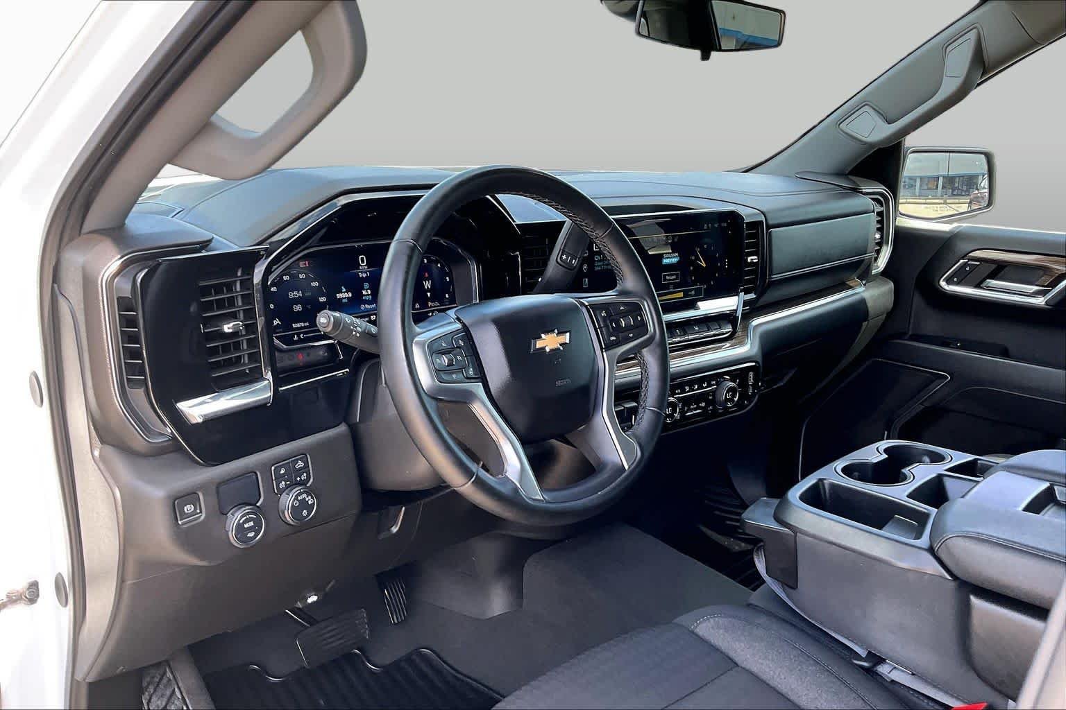 Used 2024 Summit White Chevrolet LT image 17