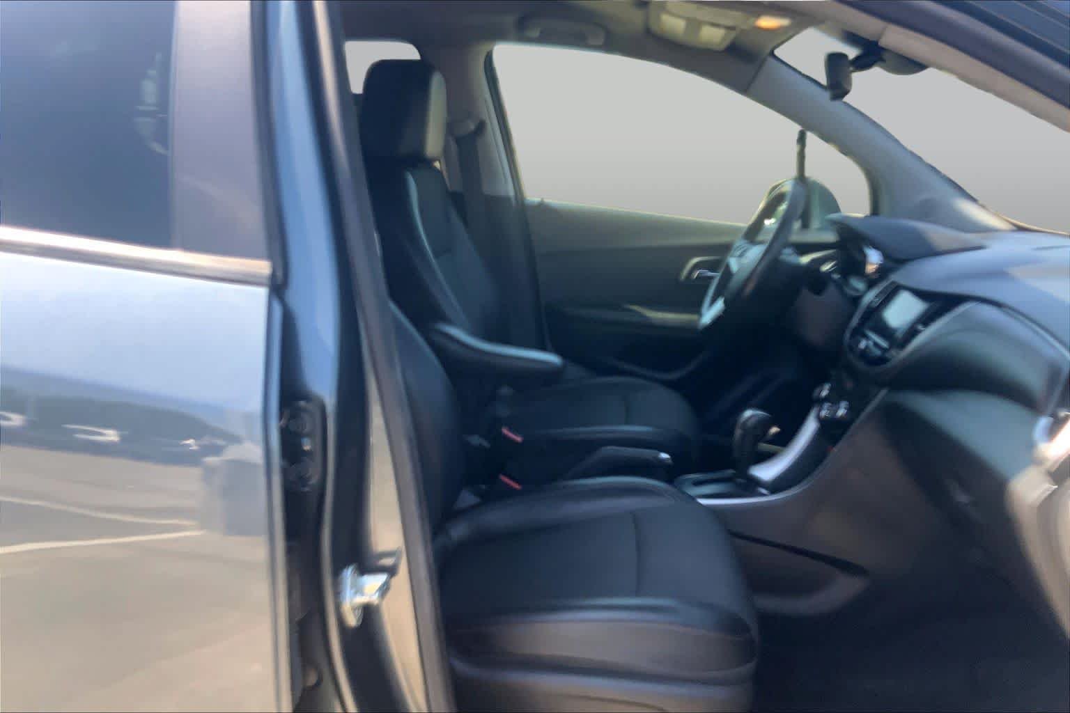 Used 2022 Shadow Gray Metallic Chevrolet LT image 9