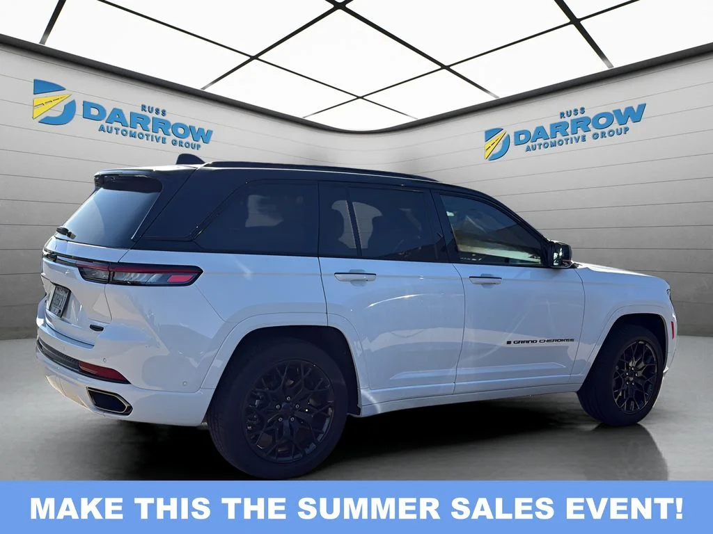 New 2025 Bright White Clear-Coat Exterior Paint Jeep Summit Reserve image 12