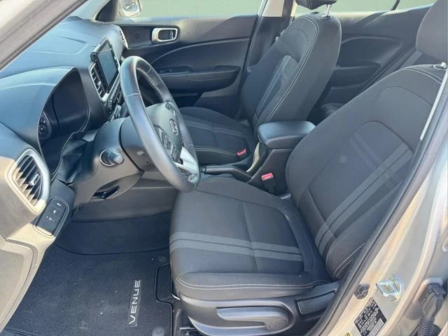 Used 2022 Silver Hyundai SEL image 6