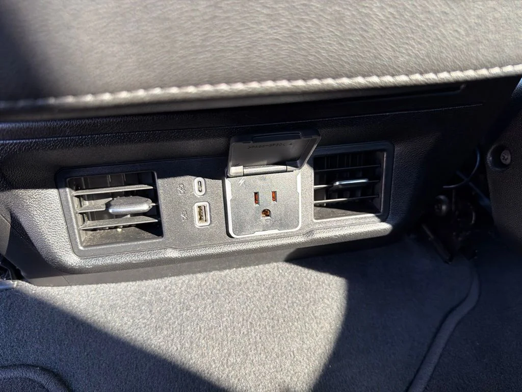 Used 2025 White GMC SLT image 30
