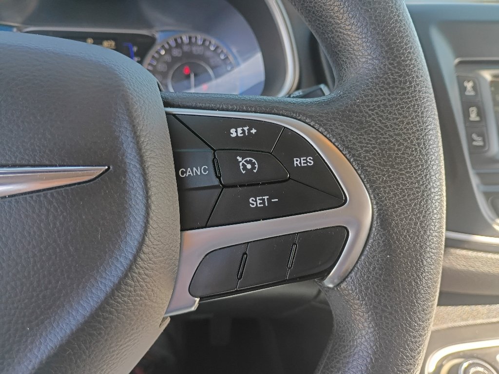 Used 2016 Black Clearcoat Chrysler Limited image 31