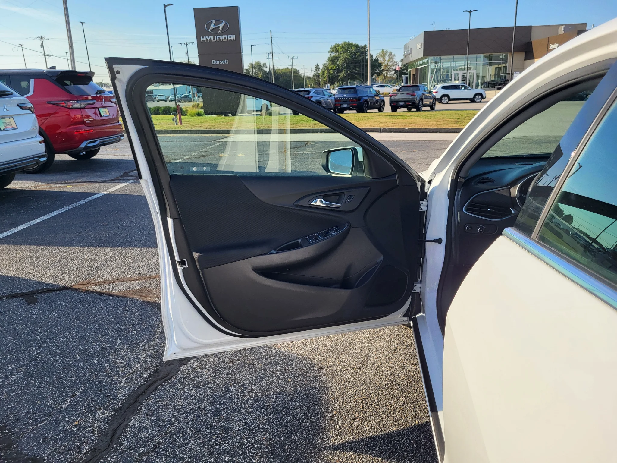 Used 2025 Summit White Chevrolet LT image 18
