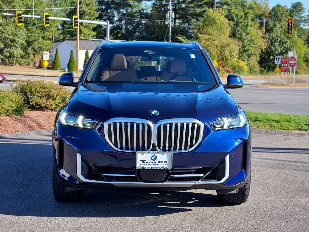 Certified Used 2026 Tanzanite Blue II Metallic BMW xDrive40i image 2