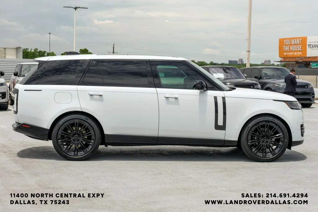 New 2026 Fuji White Land Rover SE image 7