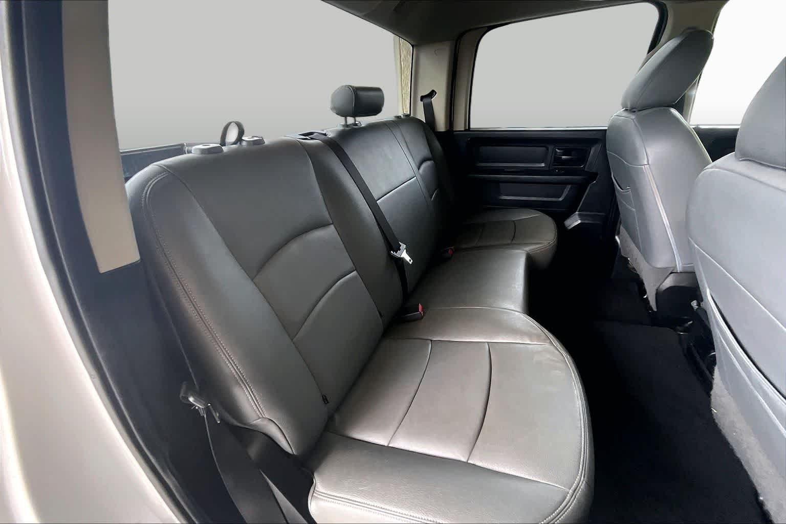 Used 2015 Bright White Clearcoat Ram Express image 18