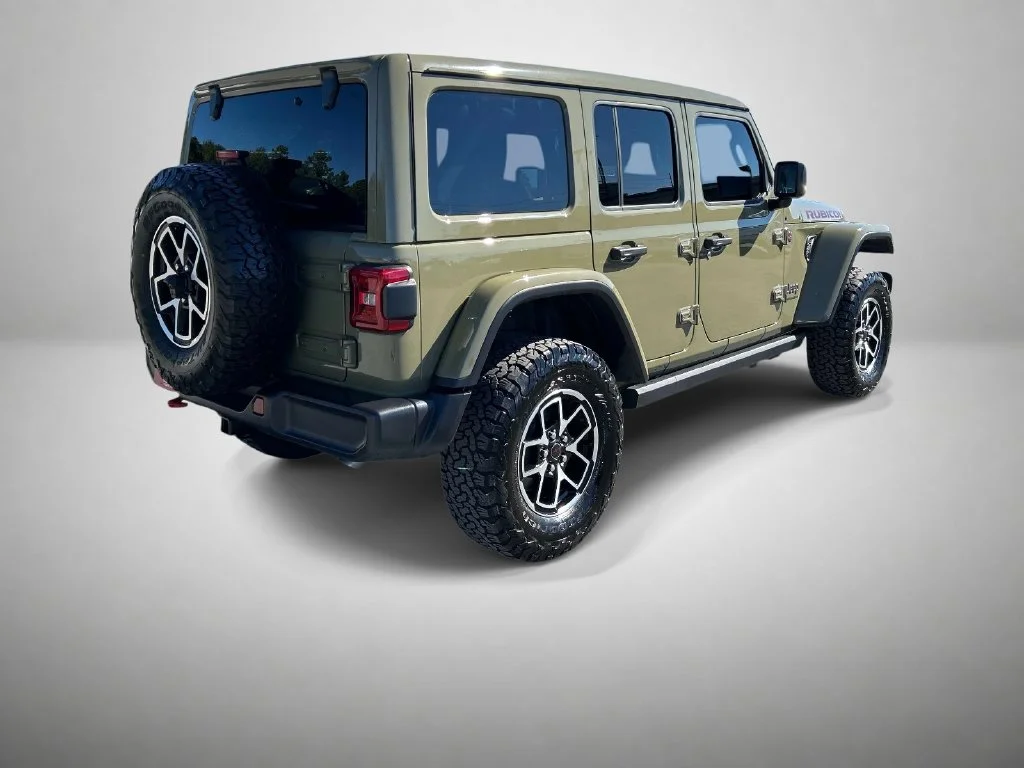 Used 2025 Green Jeep Rubicon image 3