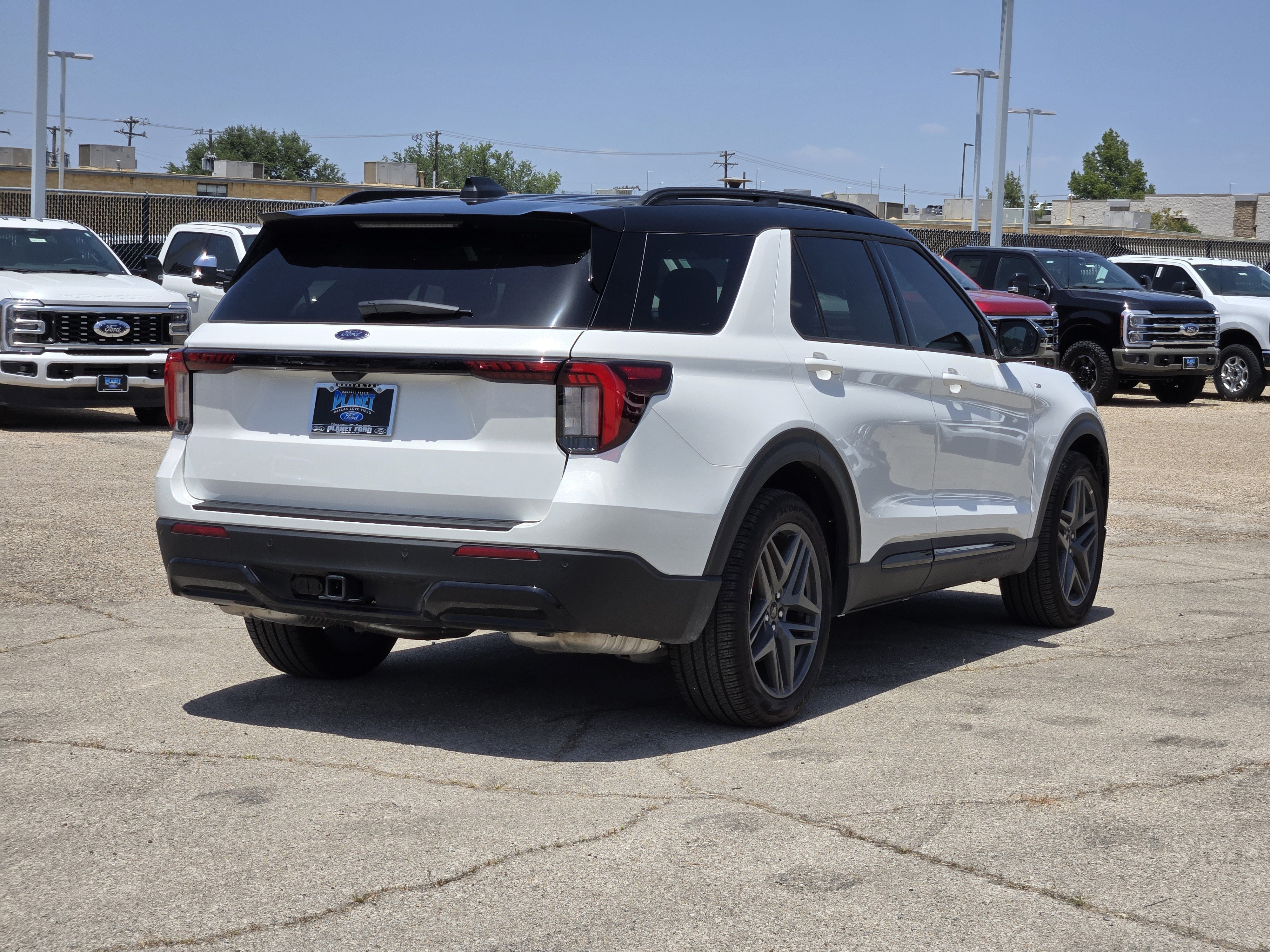 New 2026 Star White Metallic Tri-Coat Ford ST-Line image 4