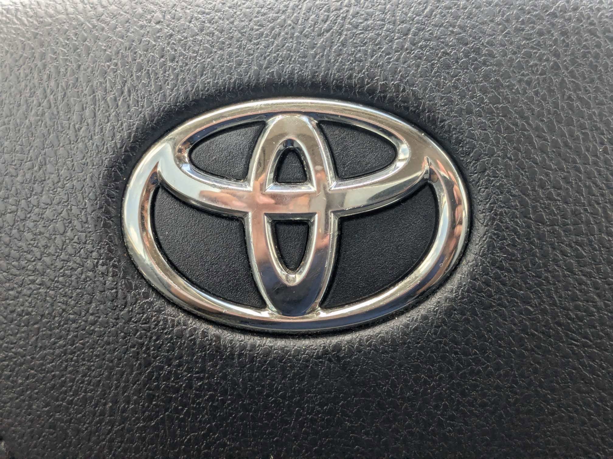 Used 2016 Blizzard Pearl Toyota Limited image 33