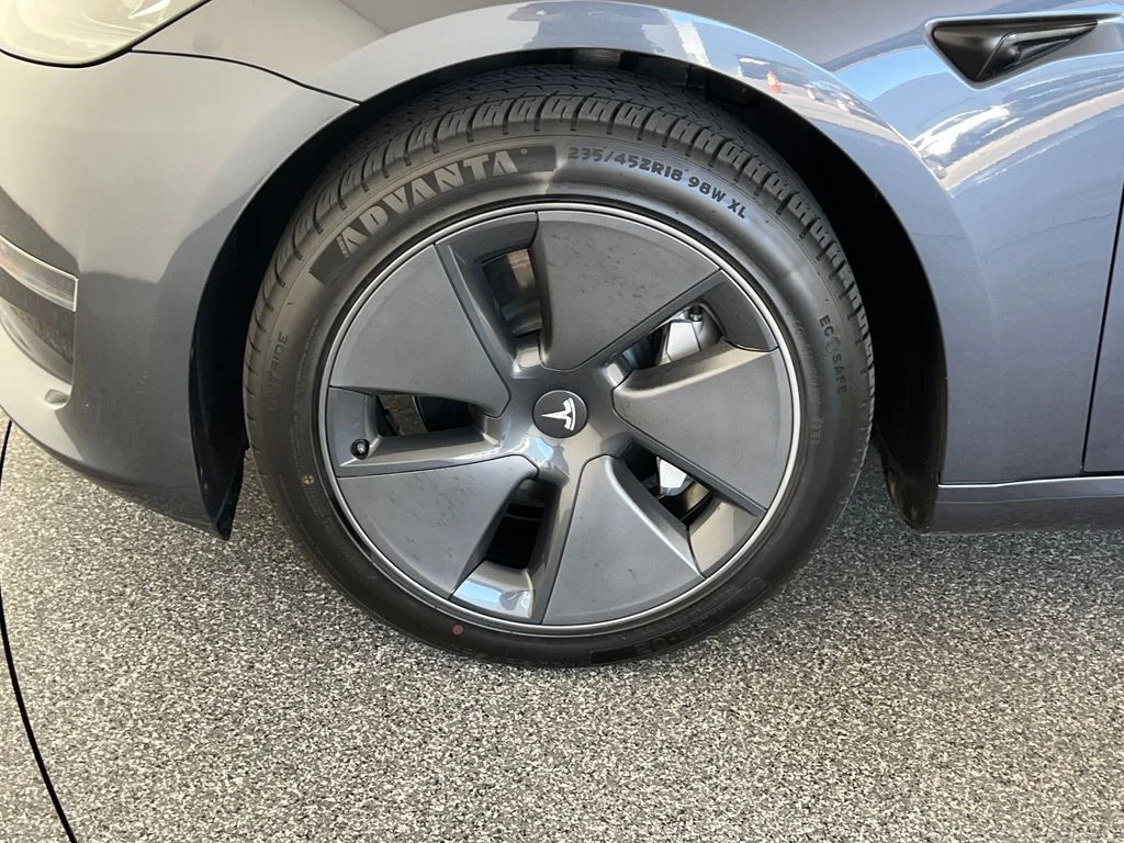 Used 2023  Tesla Base image 27
