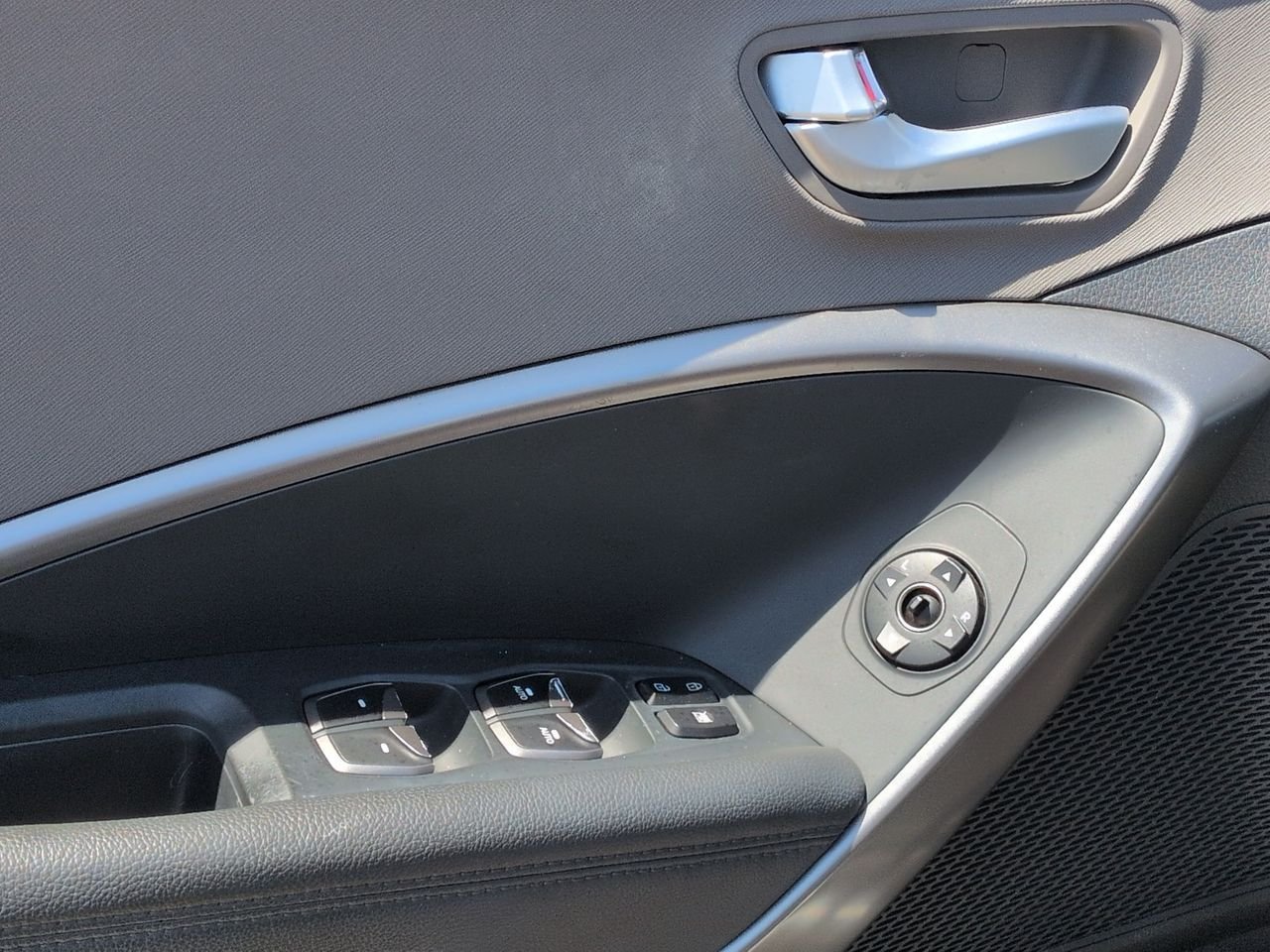 Used 2018 Gray Hyundai SE image 25