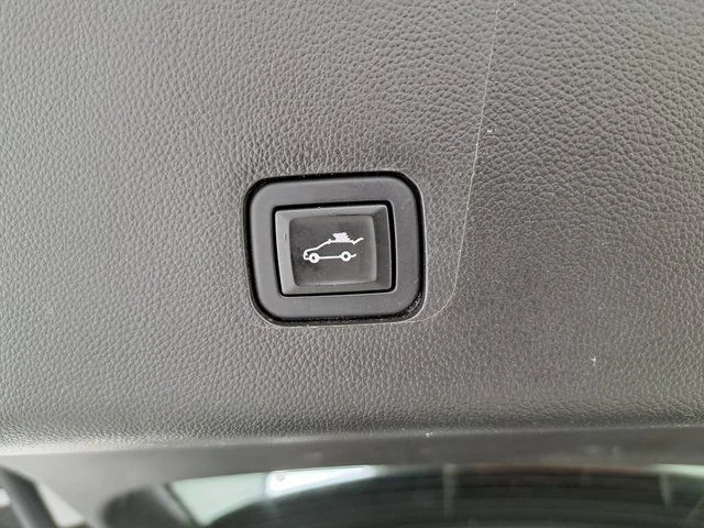 Used 2020 White Chevrolet Premier image 30