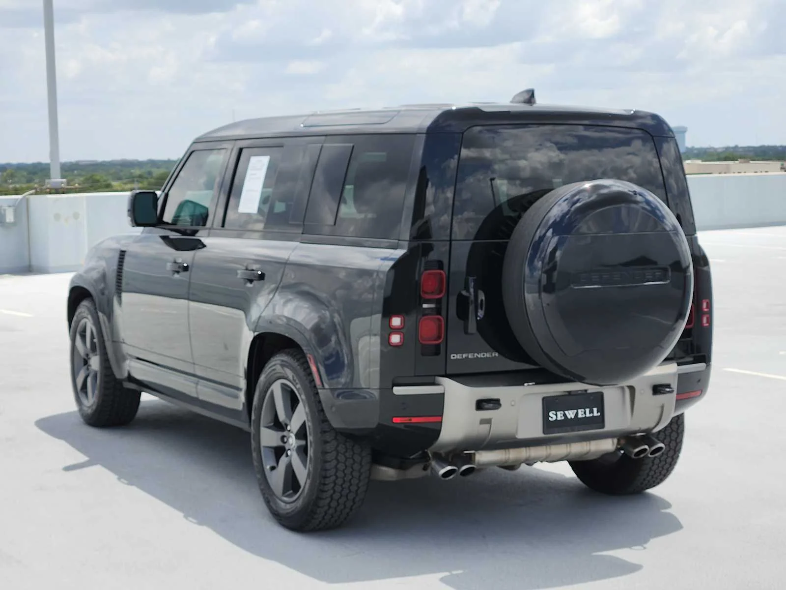 Certified Used 2025 Santorini Black Metallic Land Rover X-Dynamic SE image 5