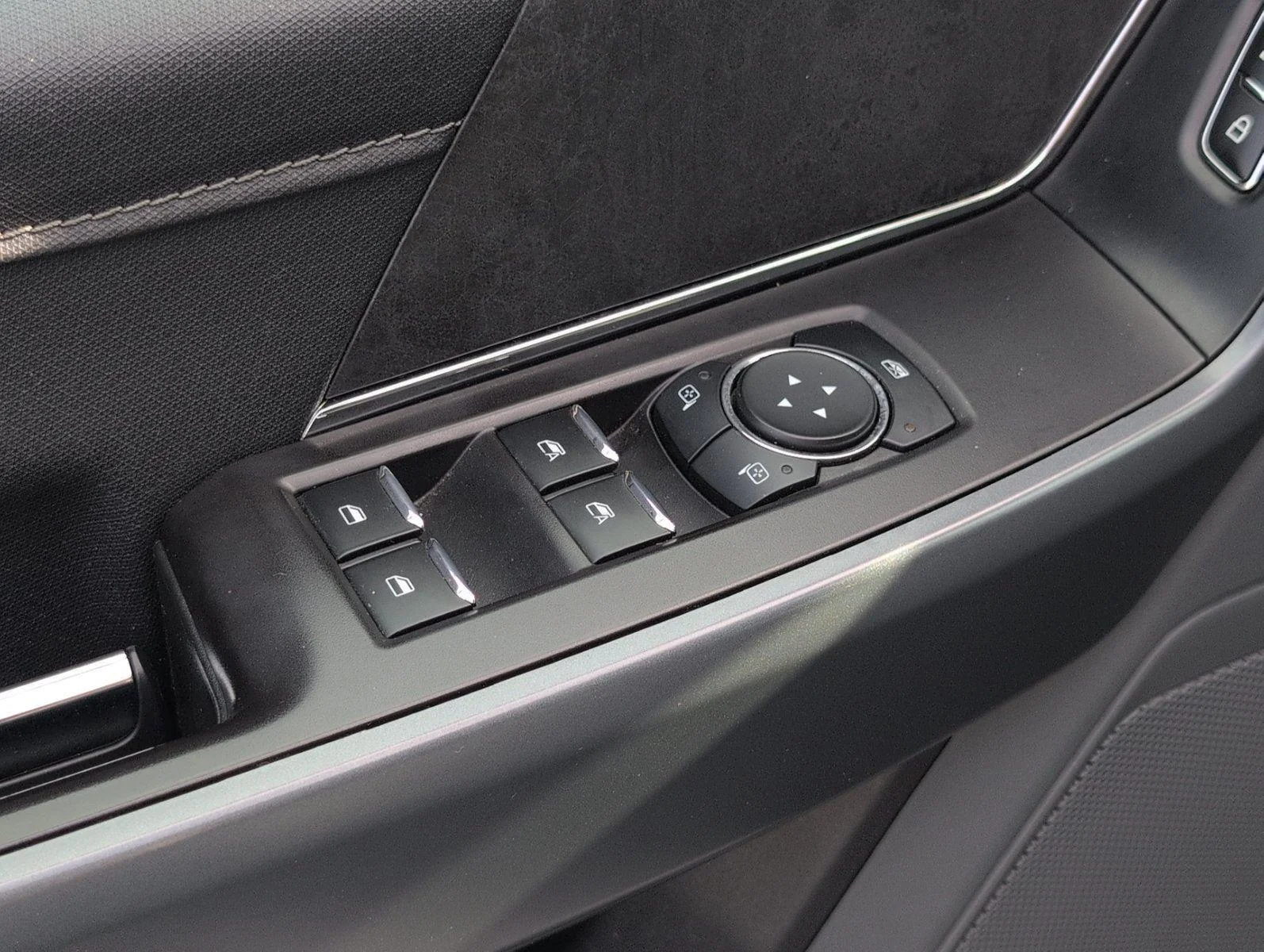 Used 2024 Iconic Silver Ford XLT image 18