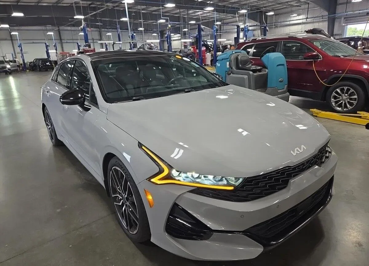 Used 2022 Wolf Gray Kia GT image 2