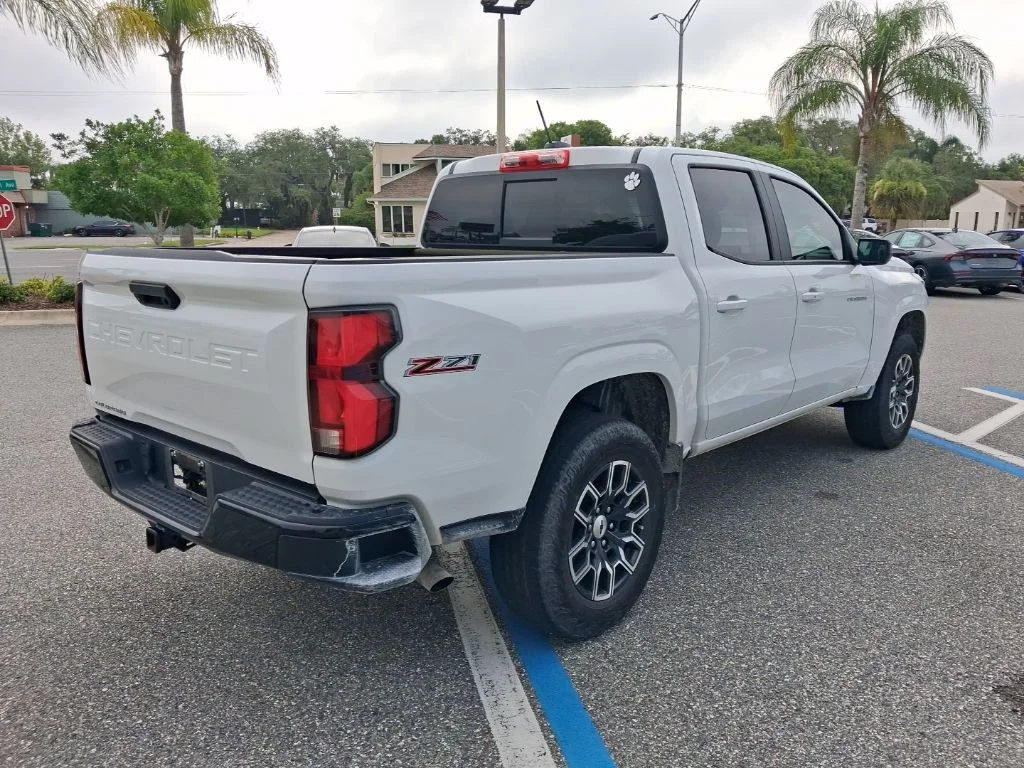 Used 2023 White Chevrolet Z71 image 5