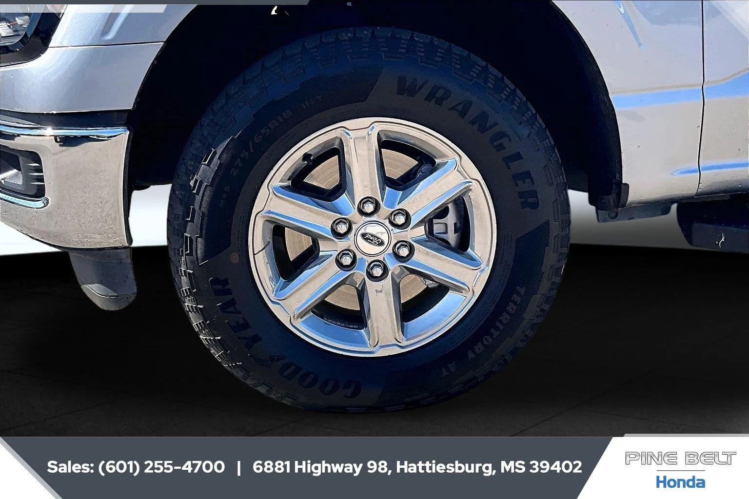 Used 2025 Iconic Silver Ford XLT image 7