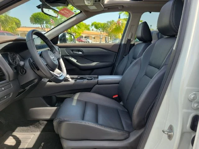 Used 2023 White Nissan SL image 20