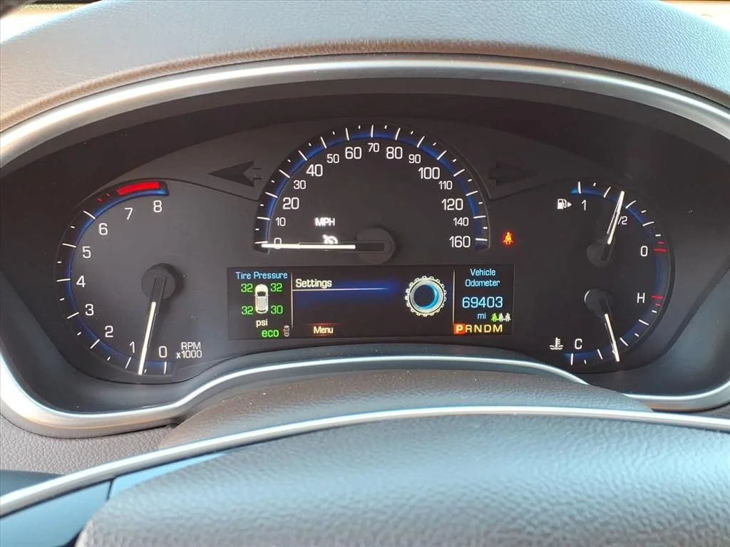 Used 2015 SILVER COAST METALLIC Cadillac Luxury Collection image 28