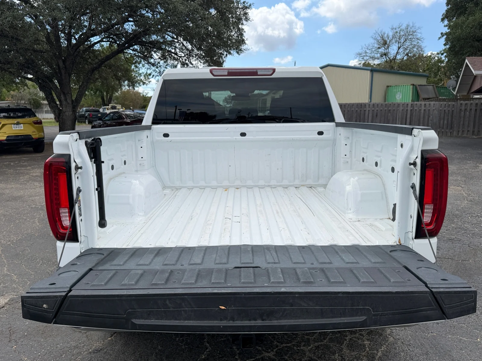 Used 2025 Summit White GMC SLT image 19