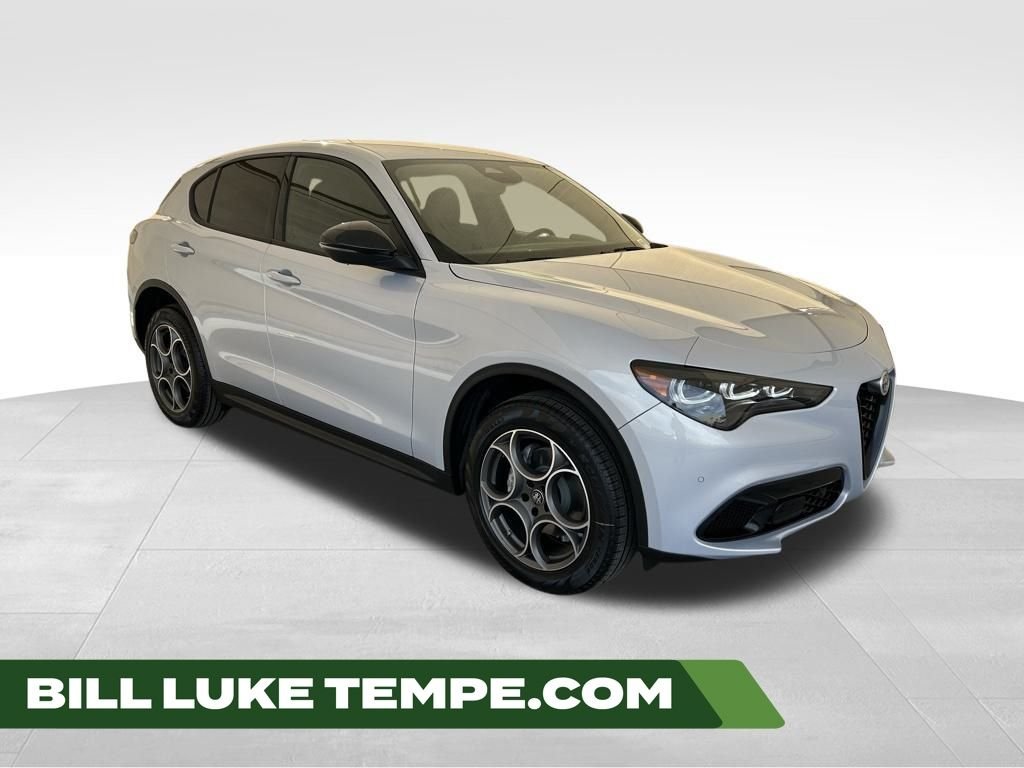 New 2025 Moonlight Gray Metallic Exterior Paint Alfa Romeo Base image 1