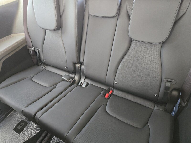 New 2026 Snow White Pearl Kia EX image 9