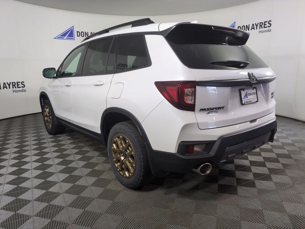 Certified Used 2023 Platinum White Pearl Honda TrailSport image 4