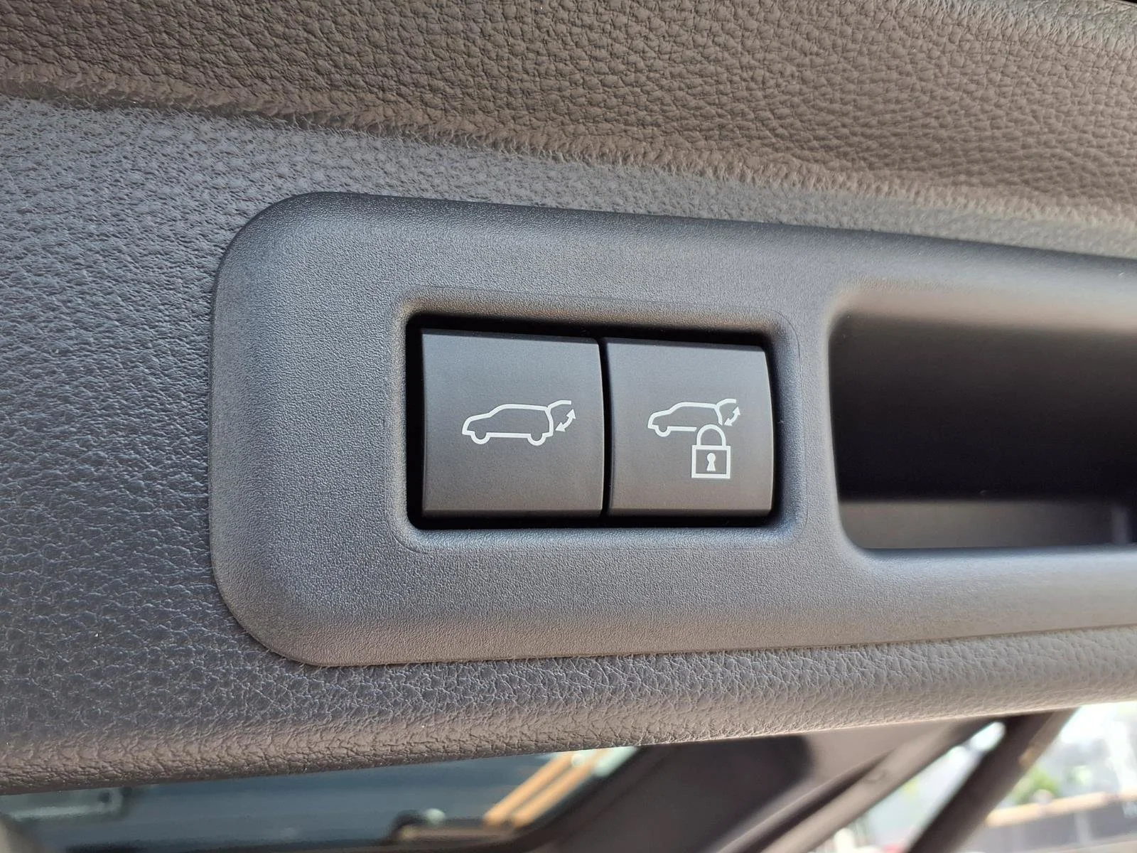 New 2026 Magnetic Gray Metallic Toyota  Platinum image 22
