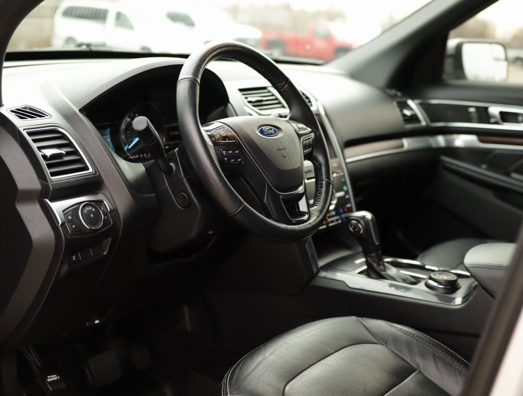 Used 2018 Silver Ford Limited image 9