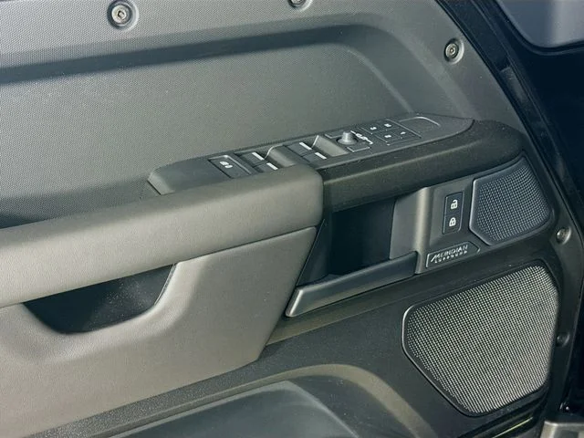 New 2026 Narvik Black Land Rover OCTA Black image 20