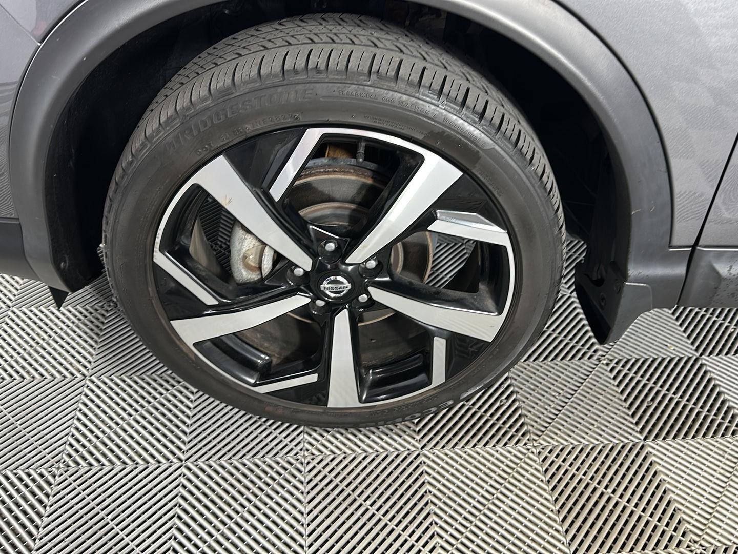 Used 2022 Gun Metallic Nissan SL image 14