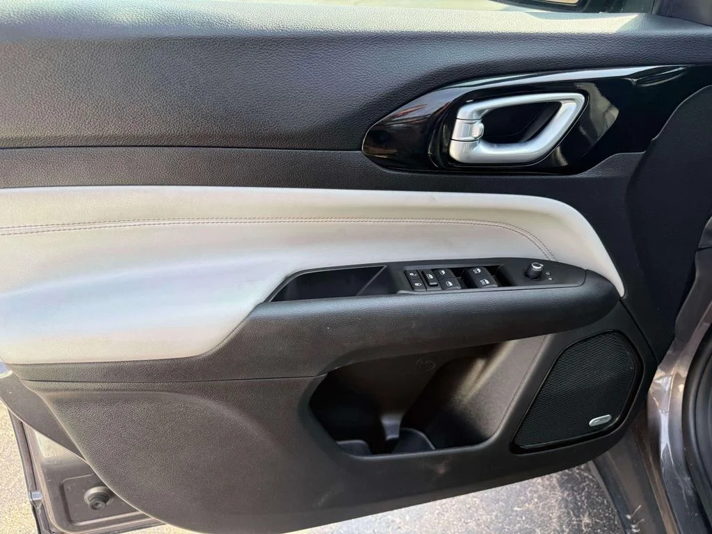 Used 2022 Gray Jeep Limited image 14