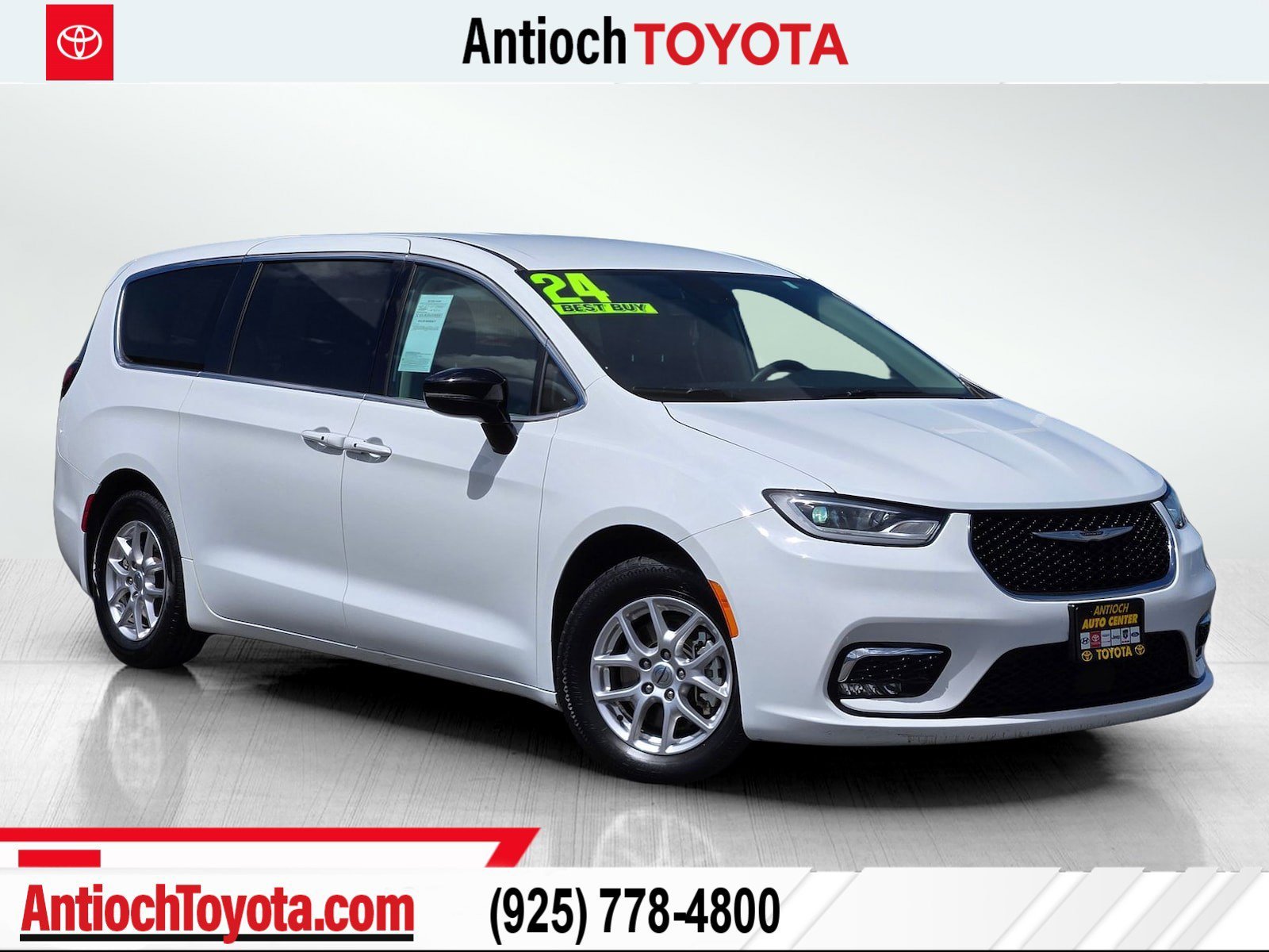 2024 Chrysler Pacifica Touring L's photo