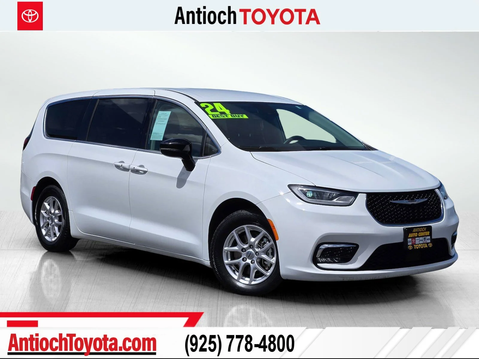 2024 Chrysler Pacifica Touring L's photo