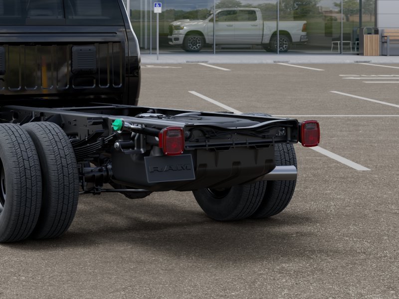 New 2026 Diamond Black Crystal Pearl-Coat Exterior Paint RAM Tradesman image 13