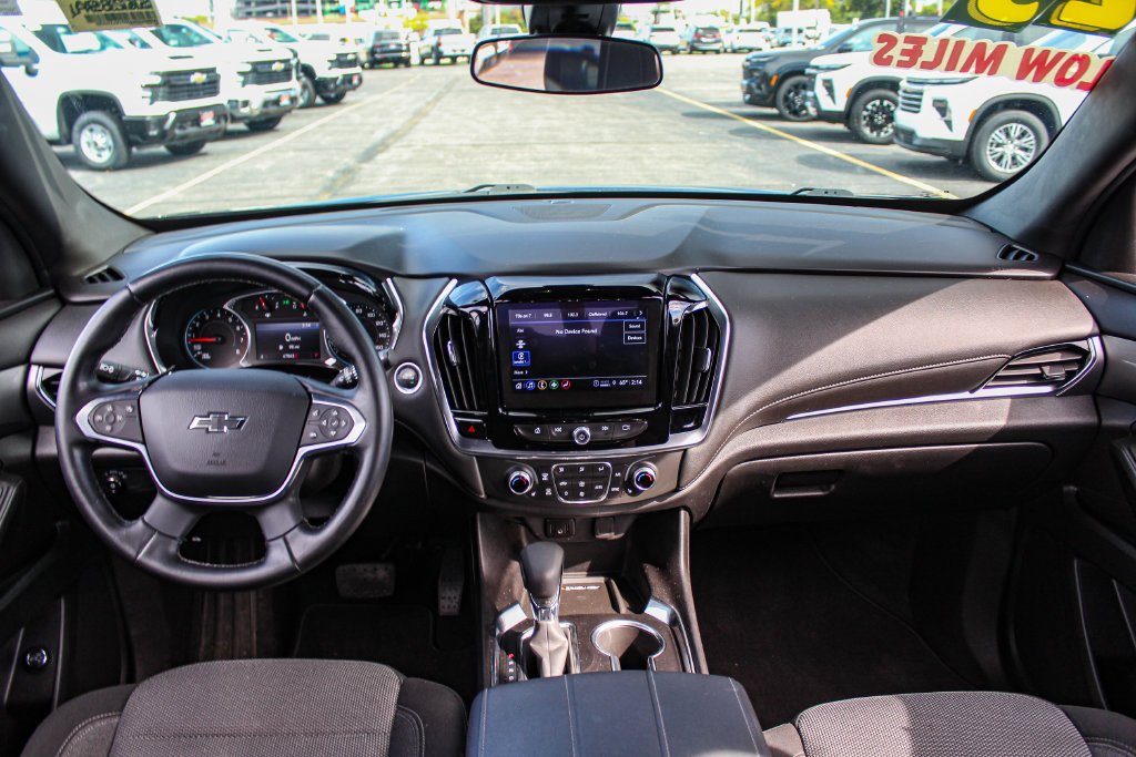 Used 2023 MOSAIC BLACK METALLIC Chevrolet LT Cloth image 18