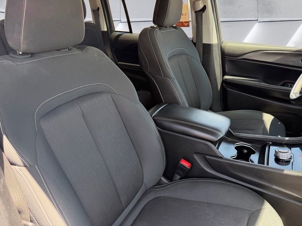 Used 2023 White Jeep Laredo image 21