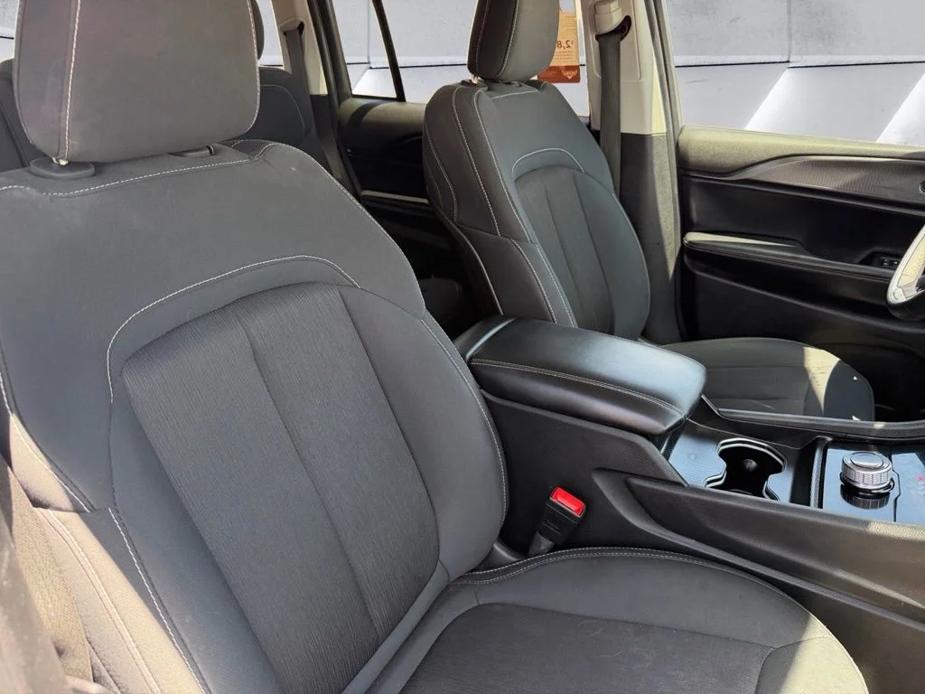 Used 2023 White Jeep Laredo image 21