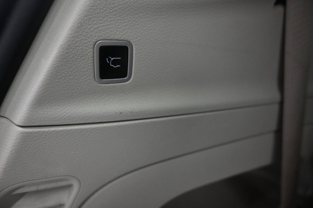 Used 2024 Silver Chrysler Touring L image 14