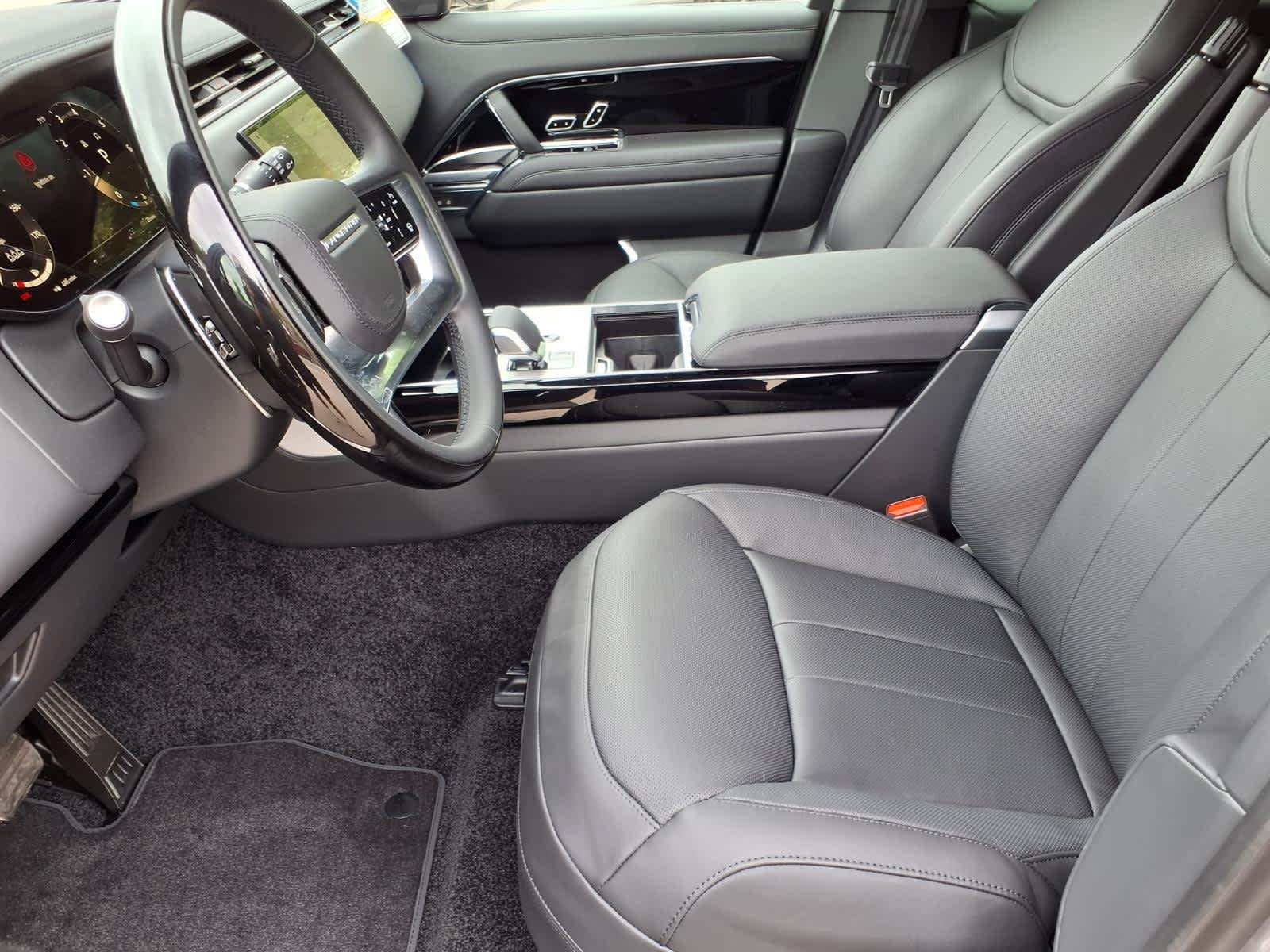 New 2026 Eiger Grey Land Rover SE image 9