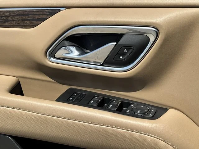Used 2023 Iridescent Pearl Tricoat Chevrolet Premier image 24