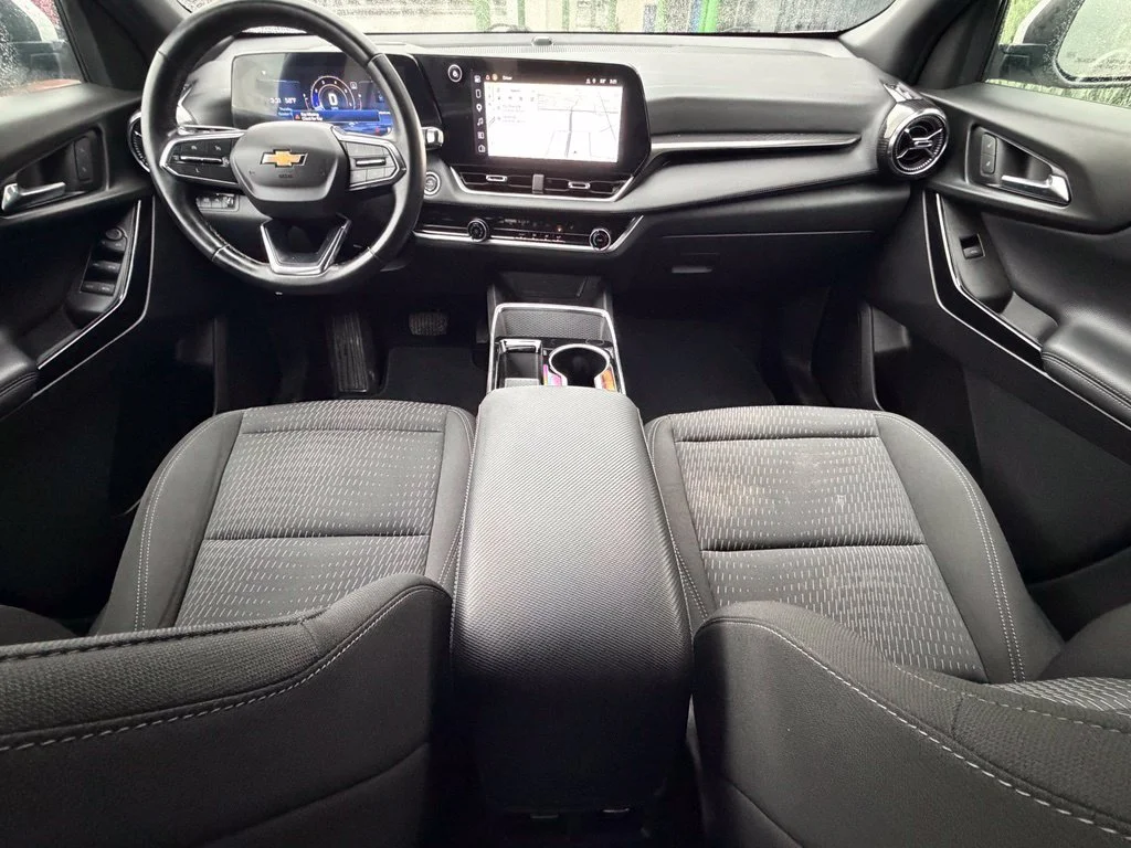 Used 2025 White Chevrolet LT image 8