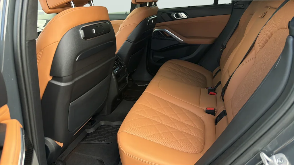 Used 2025 Gray BMW M60i image 19