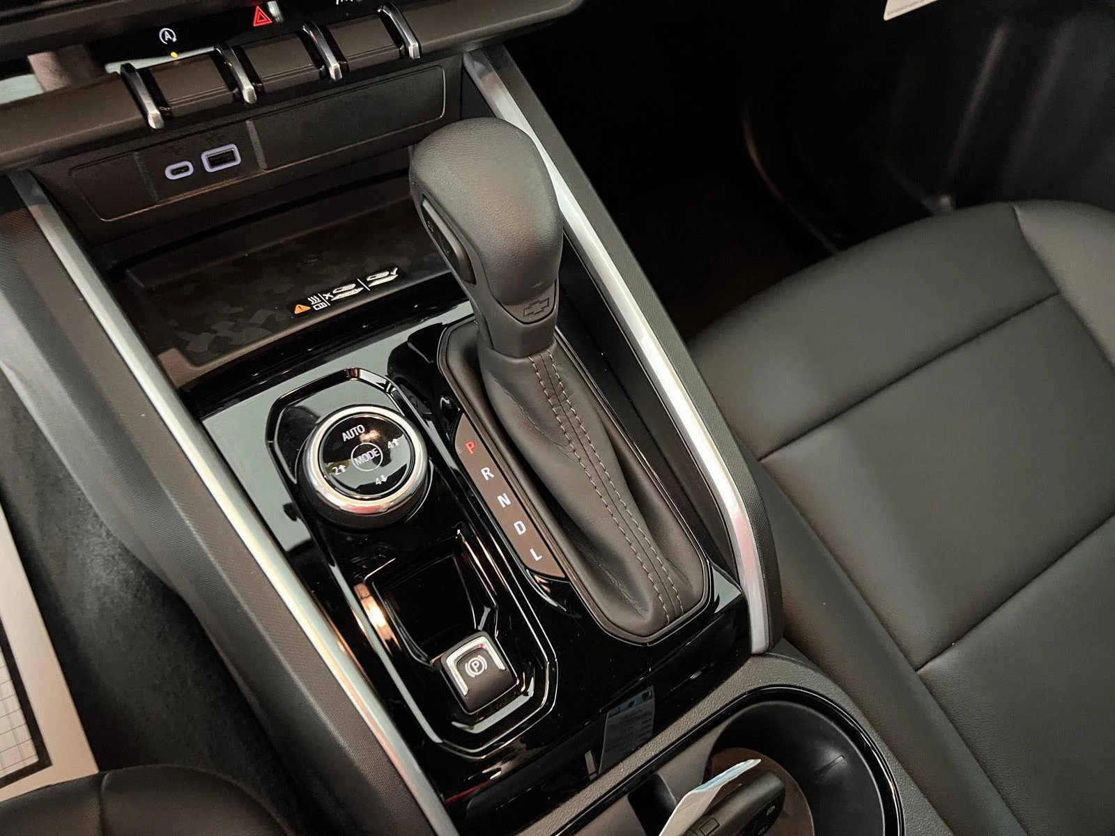 New 2026 Summit White Chevrolet Trail Boss image 7