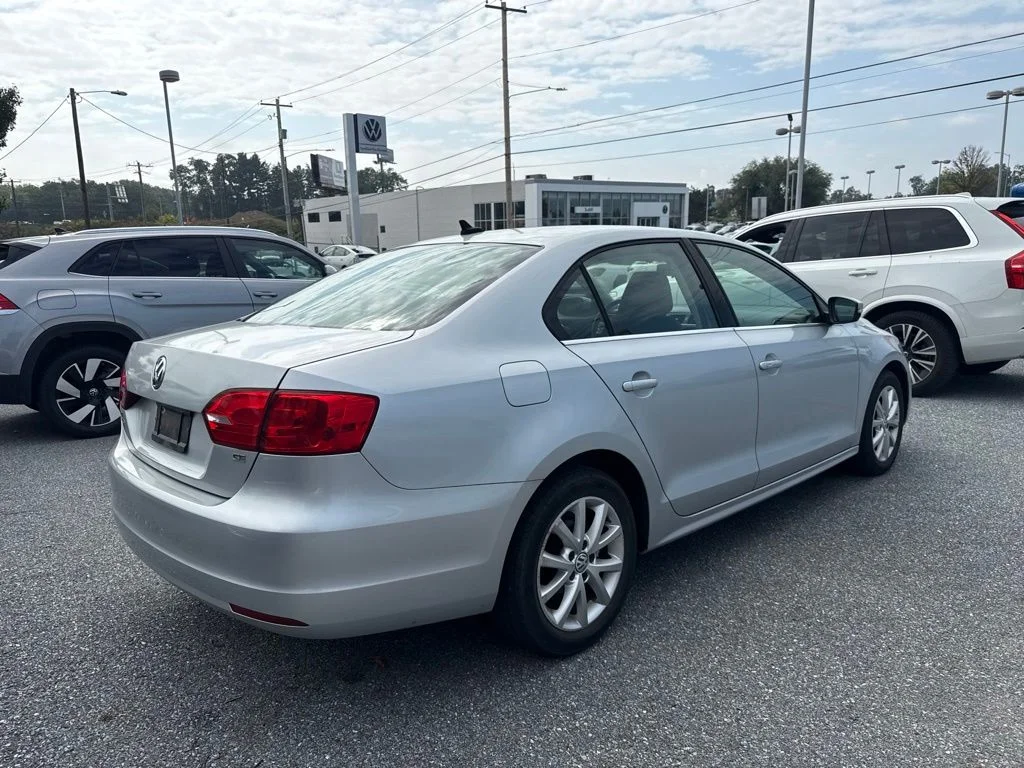 Used 2014 Reflex Silver Metallic Volkswagen 1.8T SE image 11