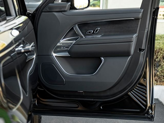 New 2026 Santorini Black Land Rover SE image 31