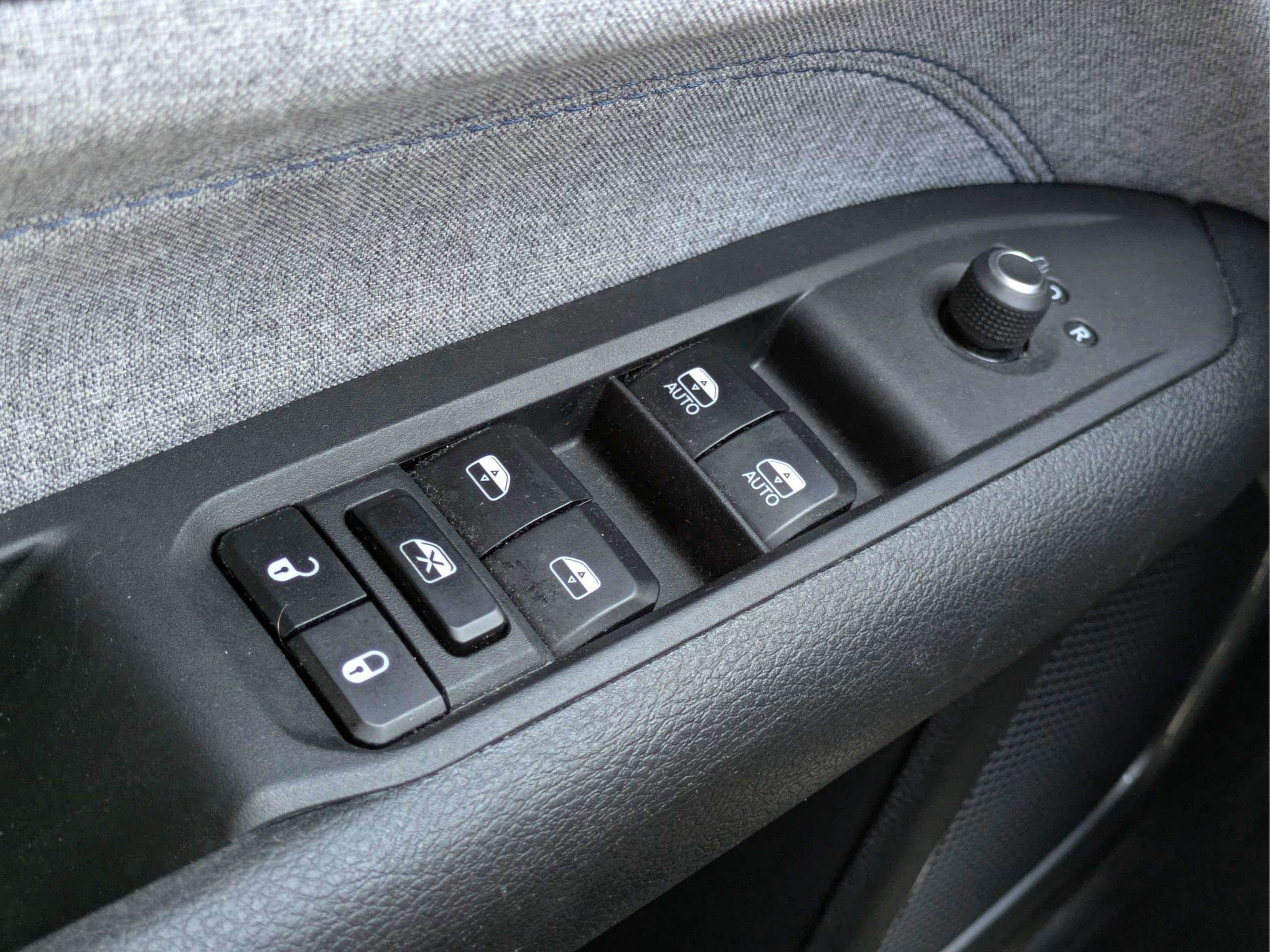 Used 2023 Diamond Black Crystal Pearlcoat Jeep Sport image 21