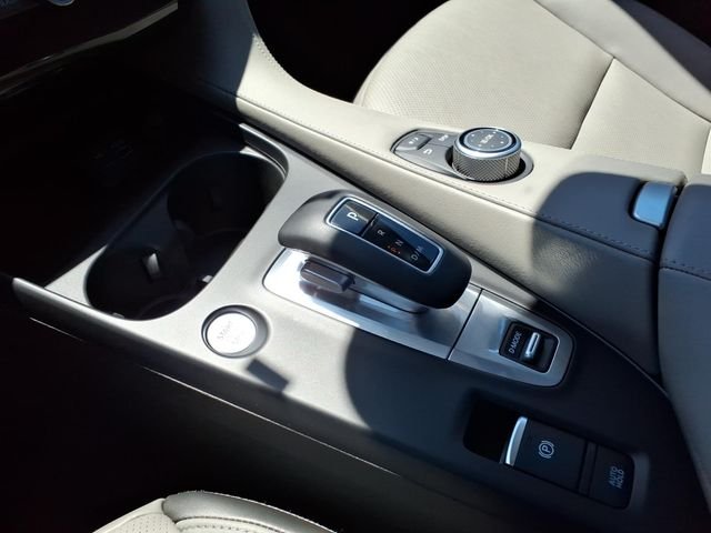 Used 2025 White INFINITI LUXE image 19